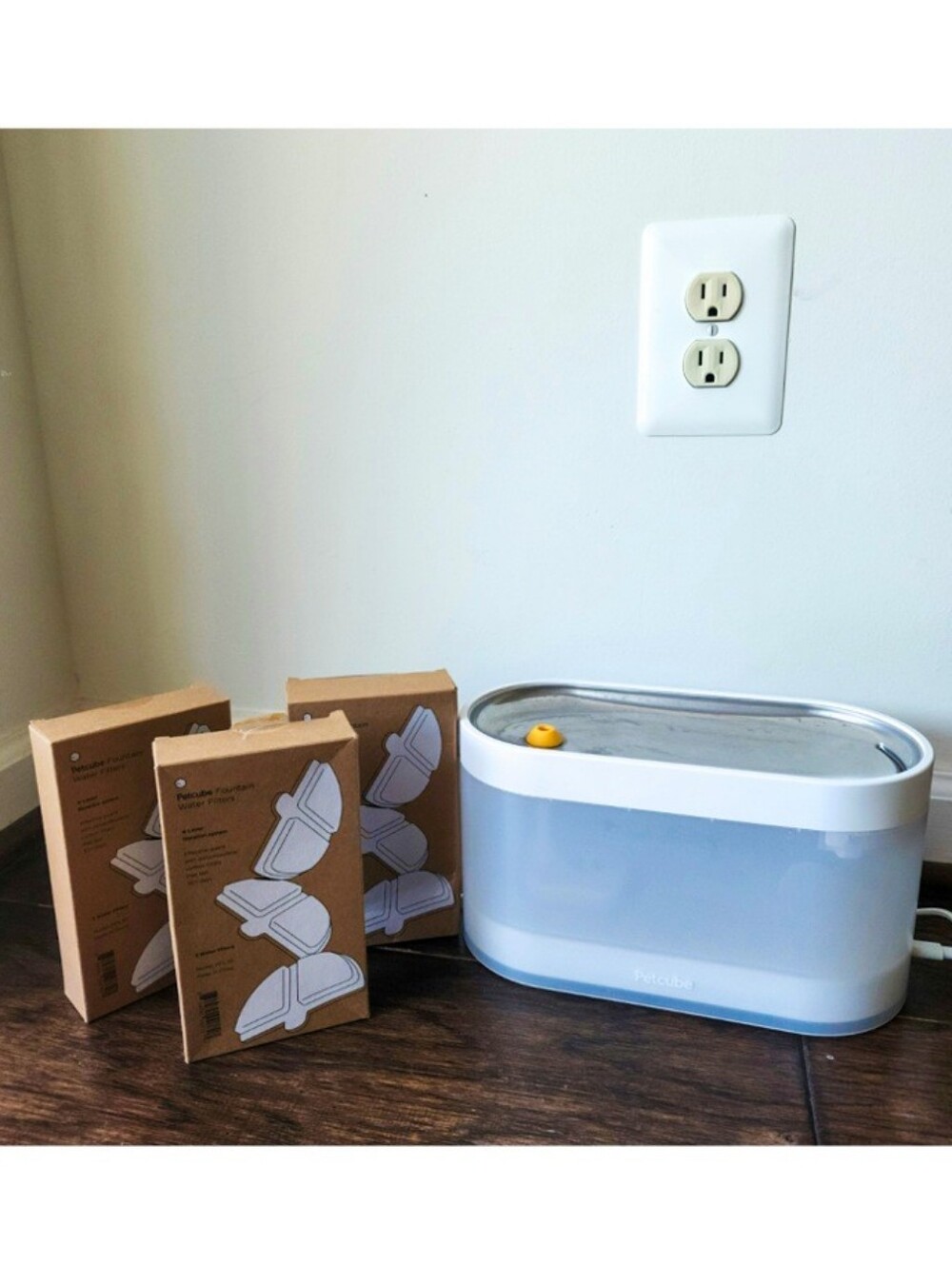 Petcube Pet Water Fountain + 8 Replacement Filters
